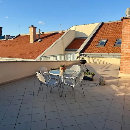Lilla's Cozy Patio Apartmán